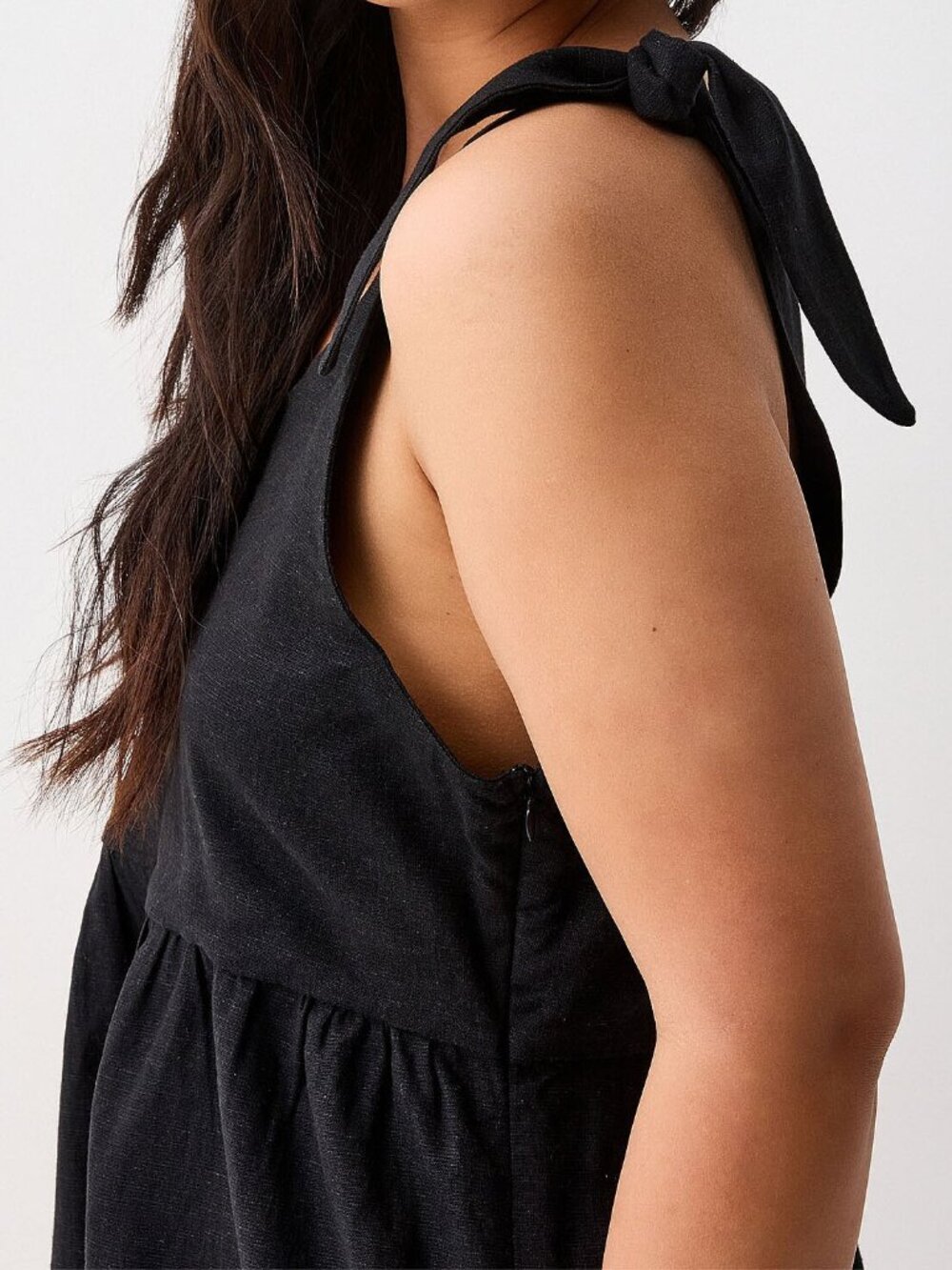 Tie-strap romper - Picture 2 of 3